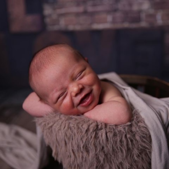 Meet your Posher, Lori - Picture 1 of 2